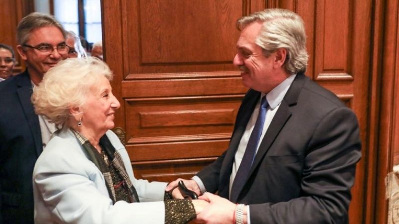 Alberto con Estela de Carlotto, que recibió el doctorado honoris causa