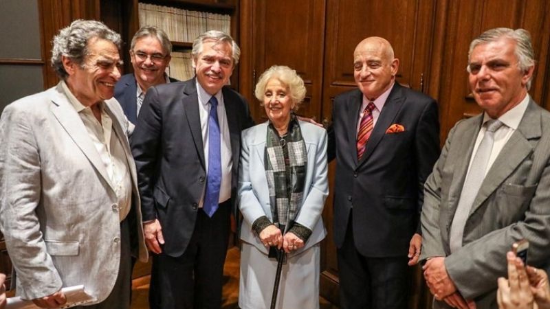 Alberto con Estela de Carlotto, que recibió el doctorado honoris causa