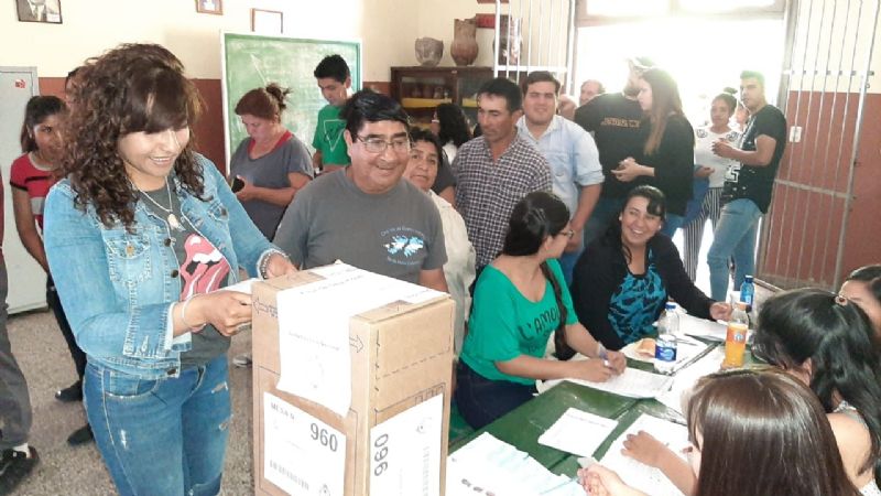 Gómez confía que todo termine en una fiesta de la democracia