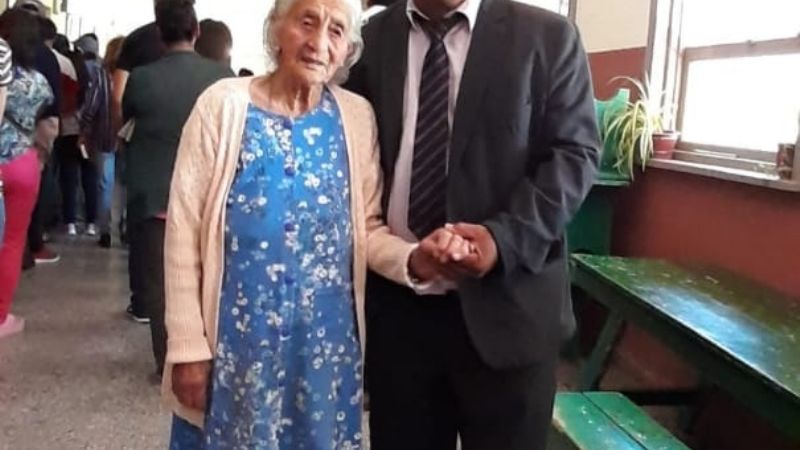 Con 105 años, es la electora más longeva del país