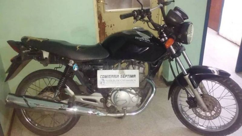 Recuperan una moto, aprehenden a tres hombres y demoran a un adolescente