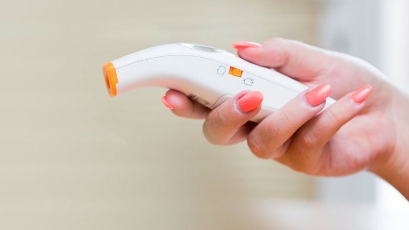 Prohíben un termómetro digital infrarrojo