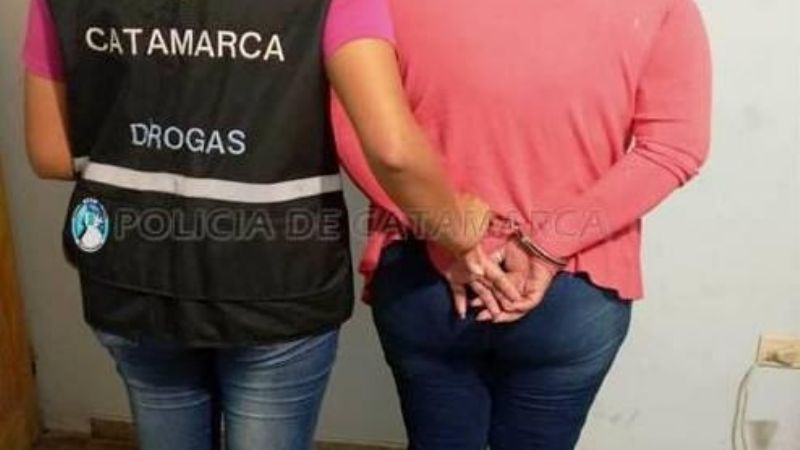Entre útiles escolares llevaba un kilo de marihuana