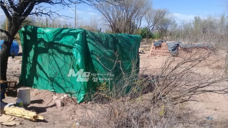 Un hombre de Palo Blanco quedó sin casa y vive en una carpa
