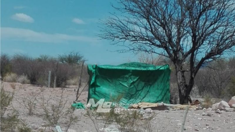 Un hombre de Palo Blanco quedó sin casa y vive en una carpa