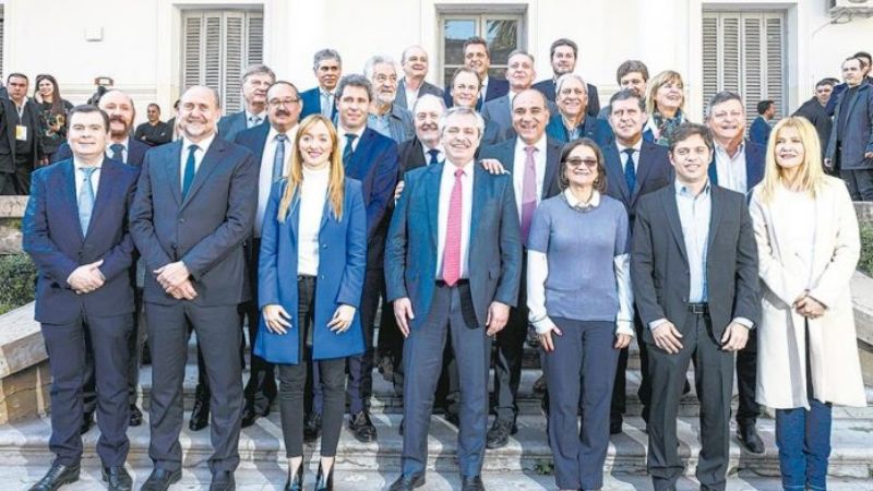 Macri criticó a los gobernadores por no querer "pagar" la eliminación del IVA