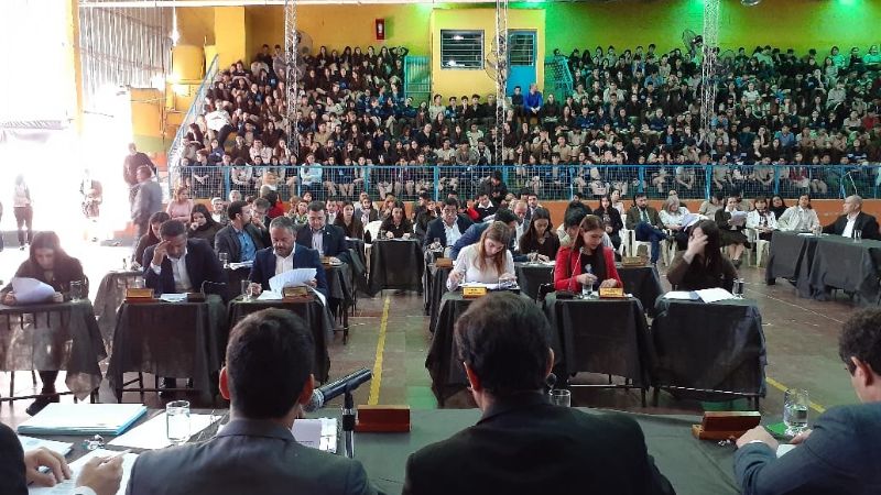 Concejales sesionaron en el Colegio del Carmen