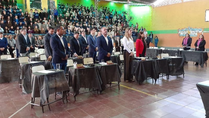 Concejales sesionaron en el Colegio del Carmen