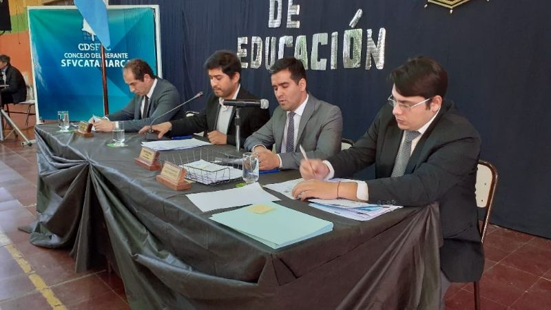 Concejales sesionaron en el Colegio del Carmen