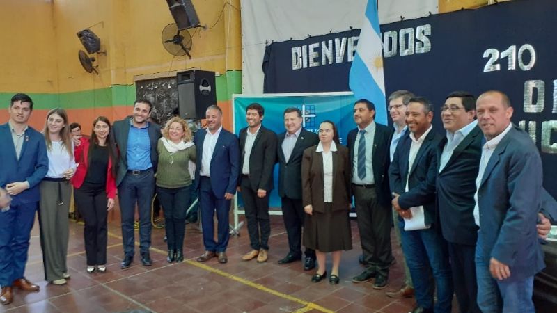 Concejales sesionaron en el Colegio del Carmen