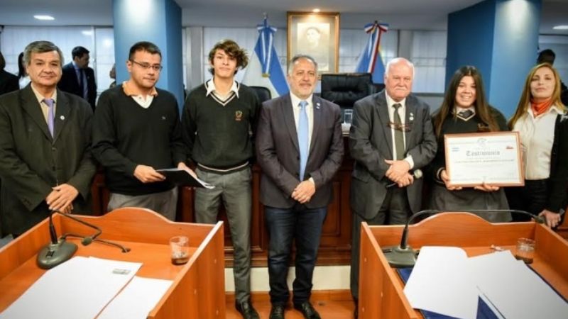 “La autoestima en el rendimiento escolar” declarado de Interés por el Senado