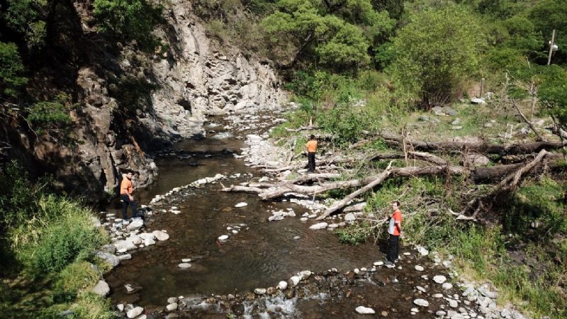Defensa Civil comenzó con tareas de limpieza en varios ríos