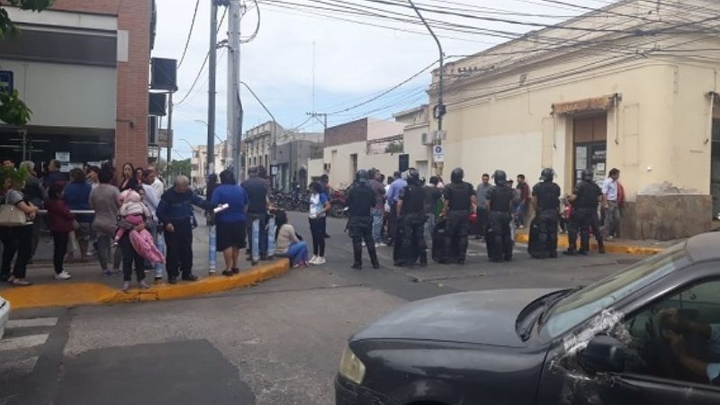 Continúan los reclamos por el bono