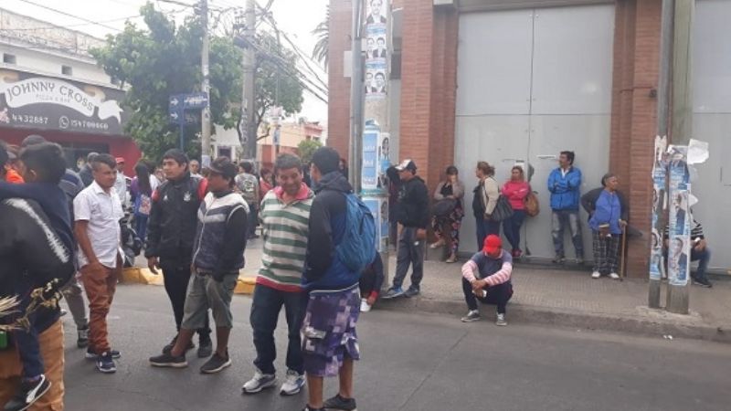 Continúan los reclamos por el bono