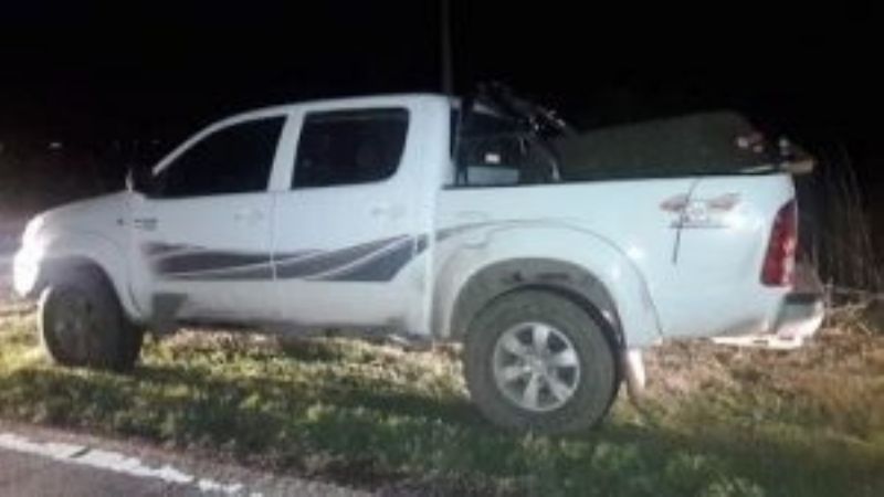 Robaron una Hilux y la dejaron abandonada