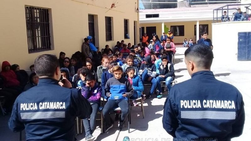 Policías brindaron charlas en escuelas de Santa María