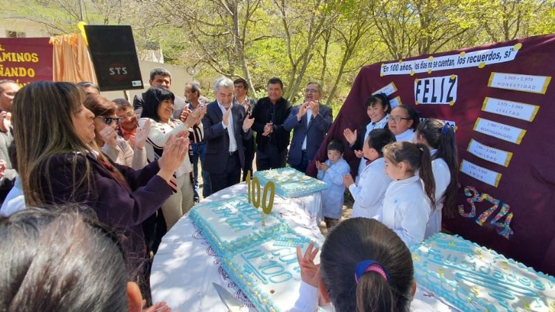 La Escuela N°374 de Los Ángeles celebró su centenario