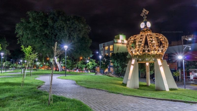 Policías resguardaron a un niño que estaba solo en La Alameda