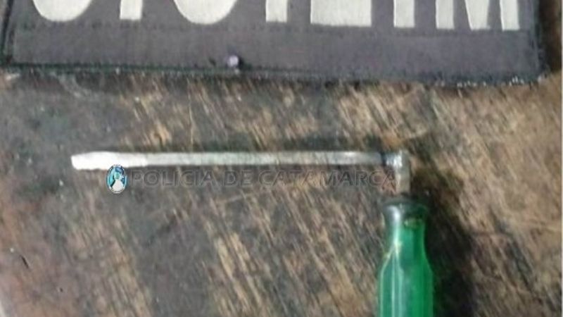 Arrestan a un joven, secuestran una moto y  un elemento punzante