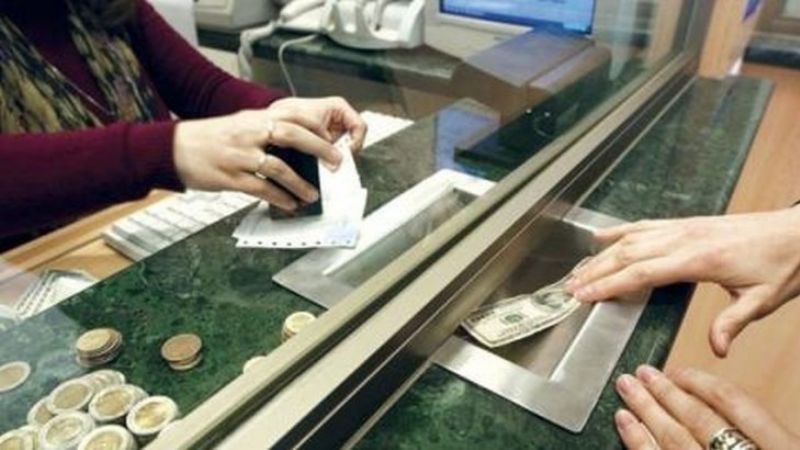 Depósitos en dólares de privados cayeron casi 20% en septiembre
