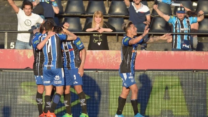 Almagro eliminó a Talleres y será el rival de River