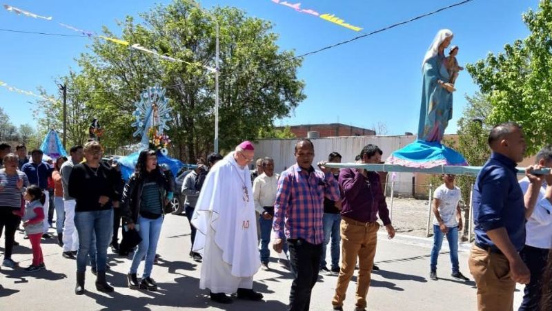 En Hualfín, cerraron las fiestas patronales y recibieron los restos del primer párroco