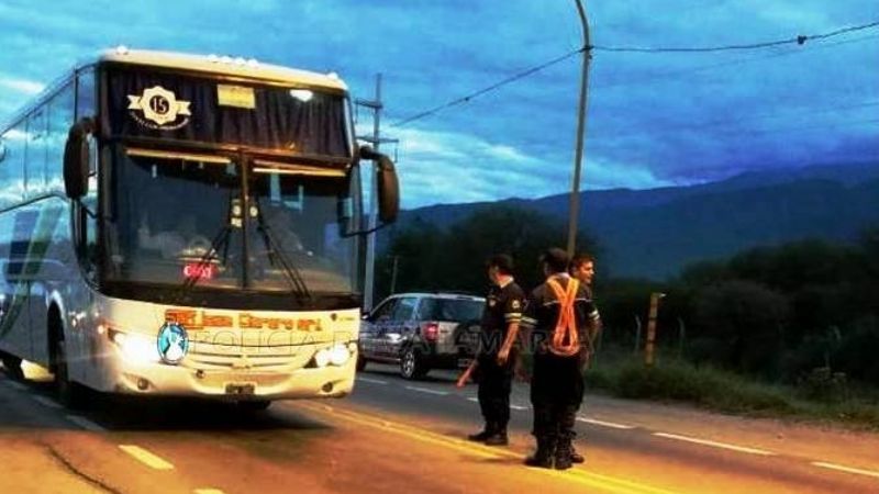 Detienen a un joven en un colectivo por robarle el celular a una pasajera