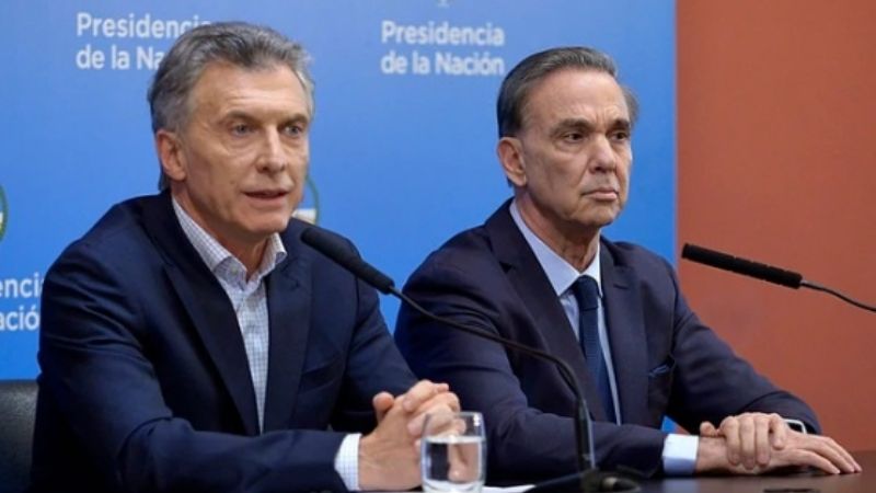 Macri evalúa recortar a sólo un año la duración de los planes sociales