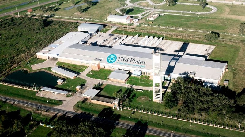 Anuncian la reapertura de una fábrica de hilados en La Rioja