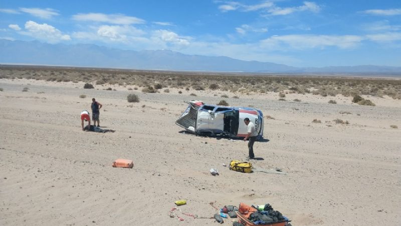 Camión chocó a un móvil policial en la ruta 40