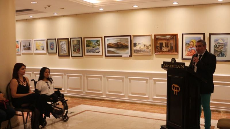 Muestra pictórica “Amigas en el Arte” en un hotel