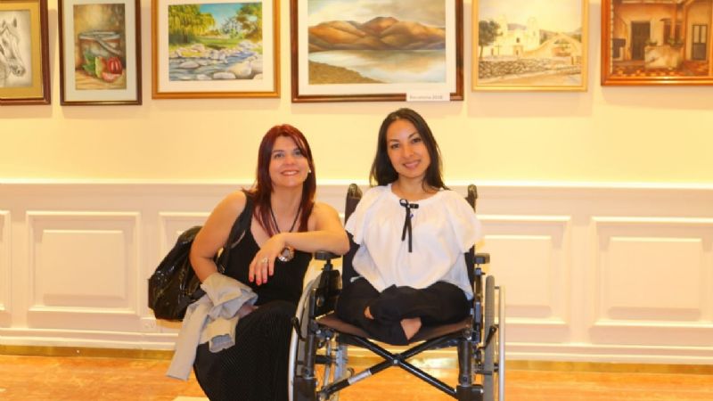 Muestra pictórica “Amigas en el Arte” en un hotel