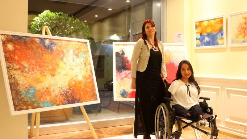 Muestra pictórica “Amigas en el Arte” en un hotel