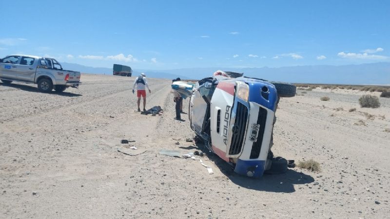 Camión chocó a un móvil policial en la ruta 40