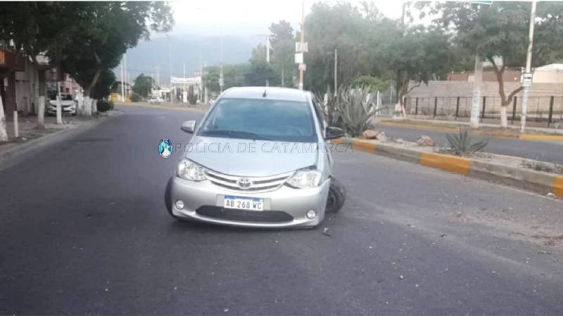 Perdió el control y chocó contra un cantero