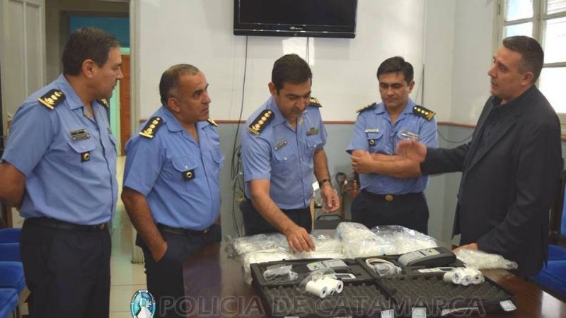 Entrega de alcoholímetros para la Policía