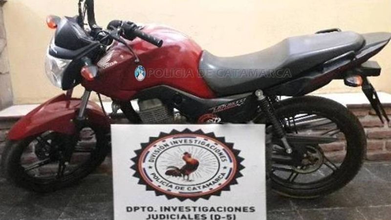 Detienen a dos jóvenes que intentaron cobrar el rescate de una moto