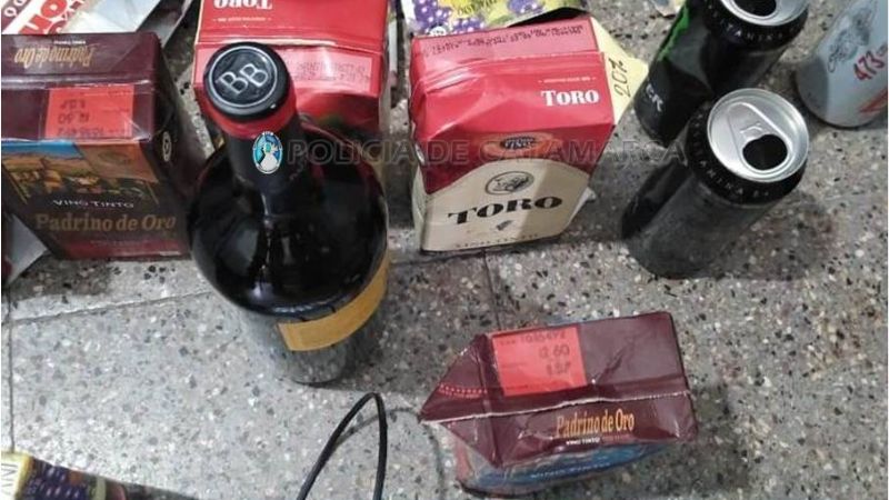 Un joven y un menor robaron bebidas en una despensa
