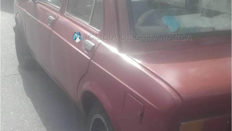 Joven en moto chocó con un auto