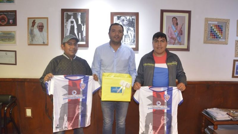 Sánchez entregó reconocimientos a deportistas destacados de Santa María