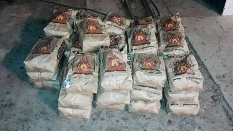 Secuestran bolsas de carbón en un puesto caminero de Valle Viejo