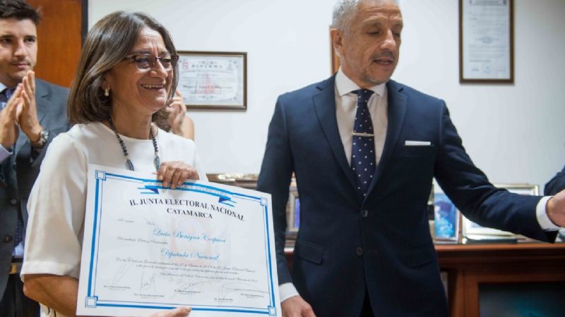 Lucía recibió el diploma como diputada nacional electa