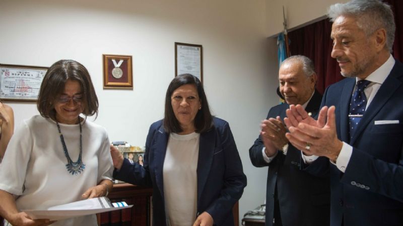 Lucía recibió el diploma como diputada nacional electa