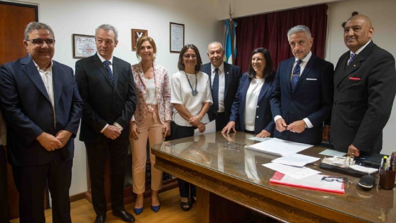 Lucía recibió el diploma como diputada nacional electa