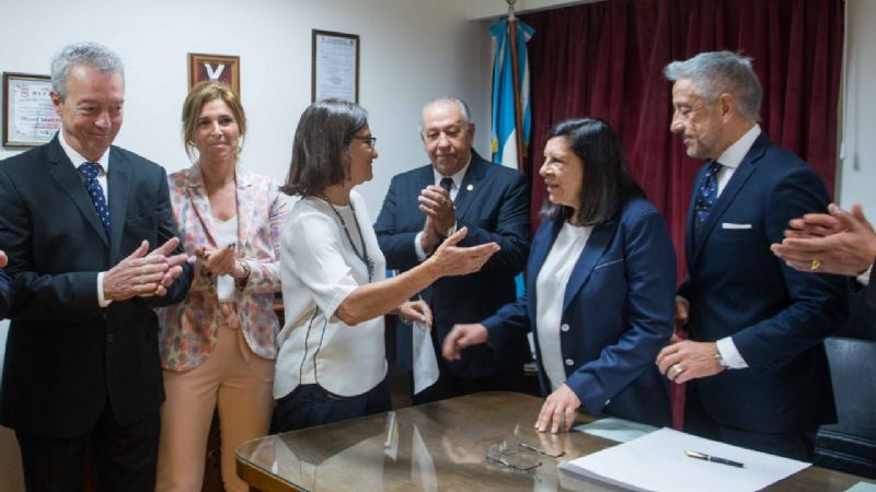Lucía recibió el diploma como diputada nacional electa