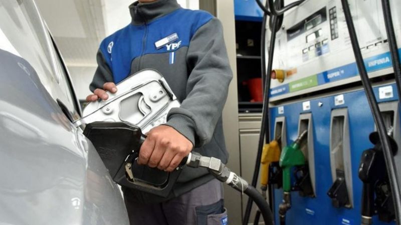 Termina el congelamiento en las naftas y este jueves aumentarían hasta un 6%