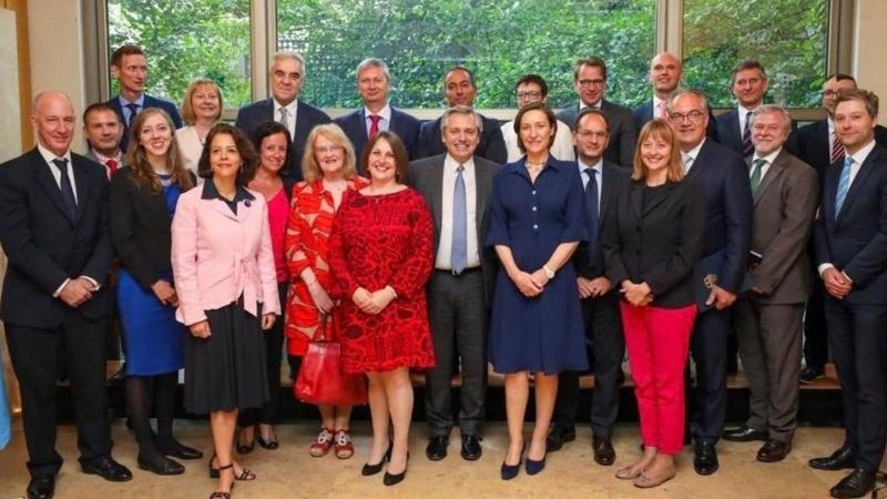 Fernández pidió apoyo a los embajadores europeos y adelantó que seguirá el cepo