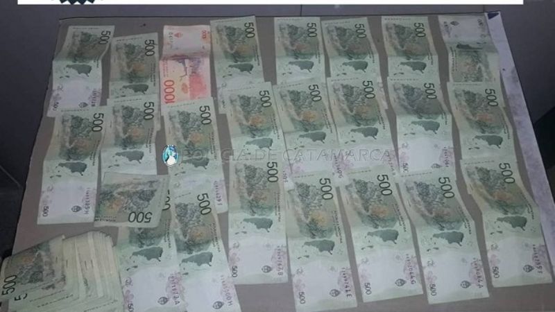 Le robaron la cartera en República y Sarmiento, pero la policía la recuperó