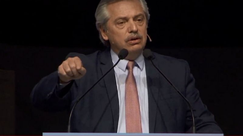 Alberto desmintió acuerdo con el gobierno de Macri por la suba de combustibles