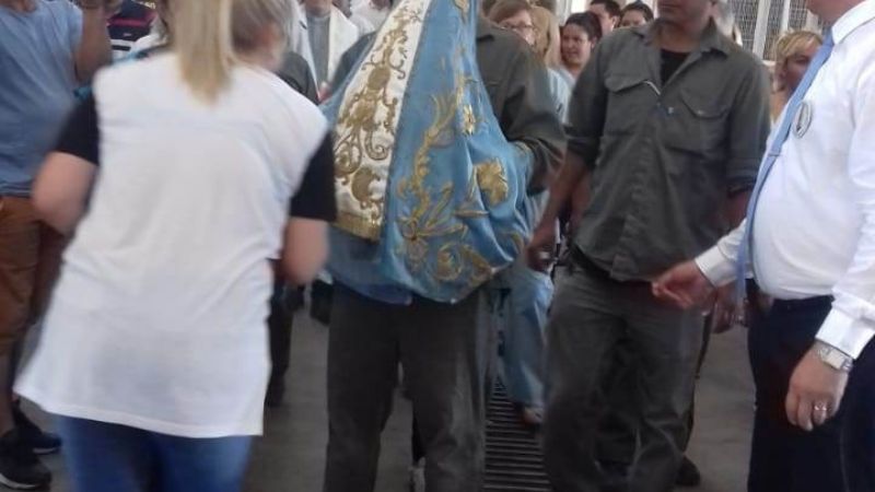 La Madre del Valle llevó su bendición al Mercado de Abasto